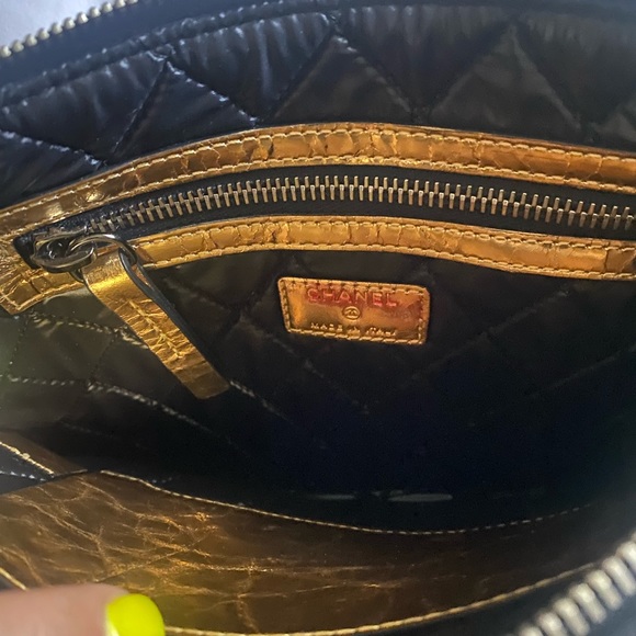 CHANEL Oversized Gold Leather Clutch - Picture 6 of 10